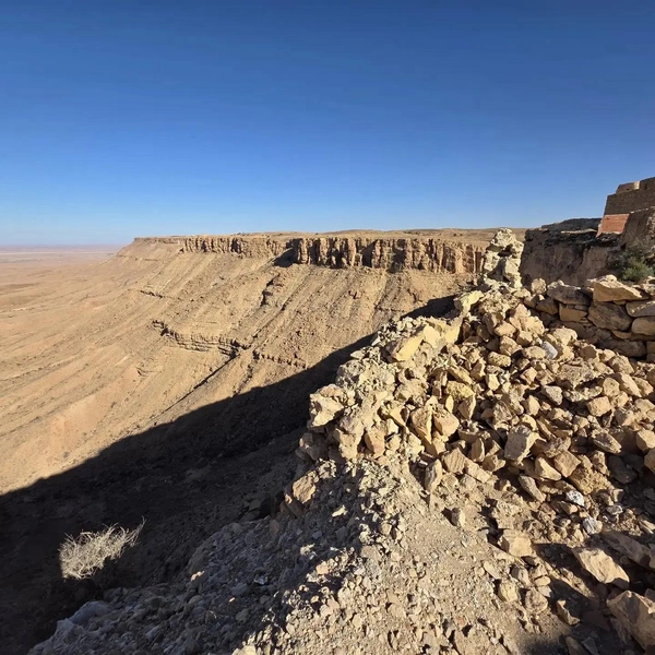 «Городок хоббитов» и подземный дом на 8 семей в пустыне: россиянин рассказал, зачем стоит лететь в Ливию