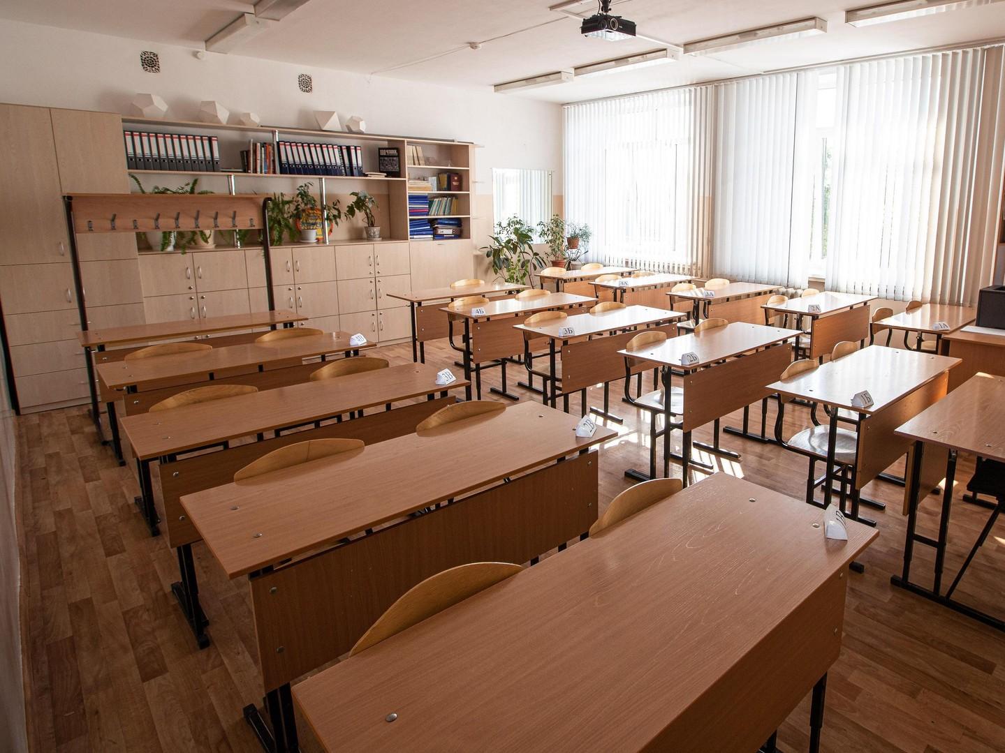 Била указкой и ремнем: почетная учительница из Архангельской области истязала ученика