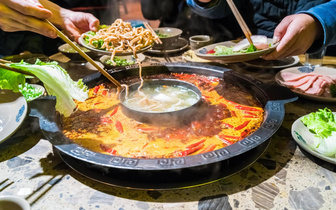 Задать жару: история и рецепт хого — китайского блюда, которое готовят в самоваре