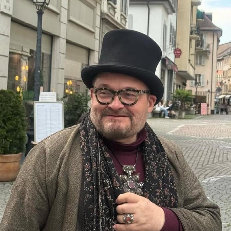 «Спортивная лохушка из Монте-Карло»: Александр Васильев унизил жену Карпина после того, как прогнал ее из бутика