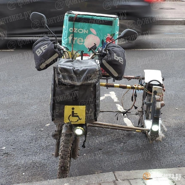 Курьера из «Безумного Макса» заметили в Петербурге  | Источник: Михаил Огнев / «Фонтанка.ру»