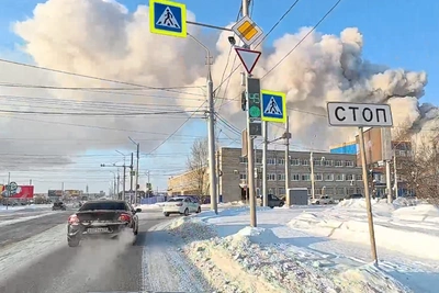Large Fire Breaks Out at Warehouse in Kurgan