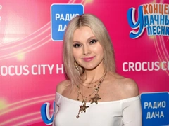 45-летняя Натали прокомментировала слухи о четвертой беременности, выложив фото в купальнике