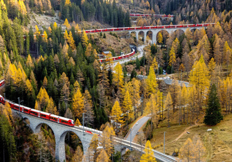 В Швейцарии на маршрут вышел самый длинный в мире пассажирский поезд