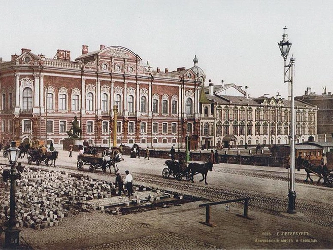 Аничков мост в 1896 году, видны рельсы конной железной дороги (конки) | Источник: citywalls.ru