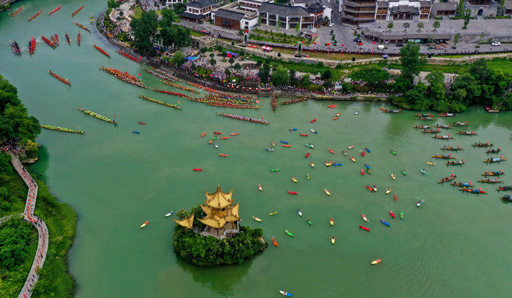 В провинции Гуйчжоу состоялся речной парад