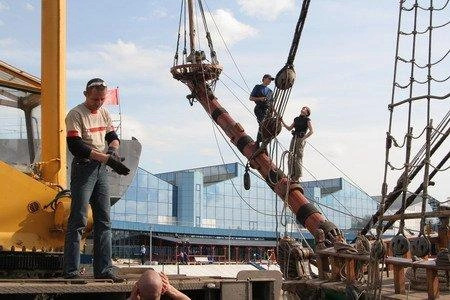 Лиственницу предоставили из Линдуловской рощи | Источник: Фрегат «Штандарт» / ВКонтакте