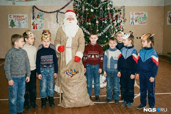 Дед Мороз дарил в основном конфеты | Источник: Юрий Орлов / Городские порталы