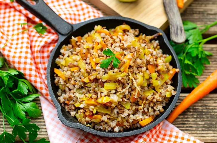 Гречка с тушенкой — вкусный рецепт, который понравится всем