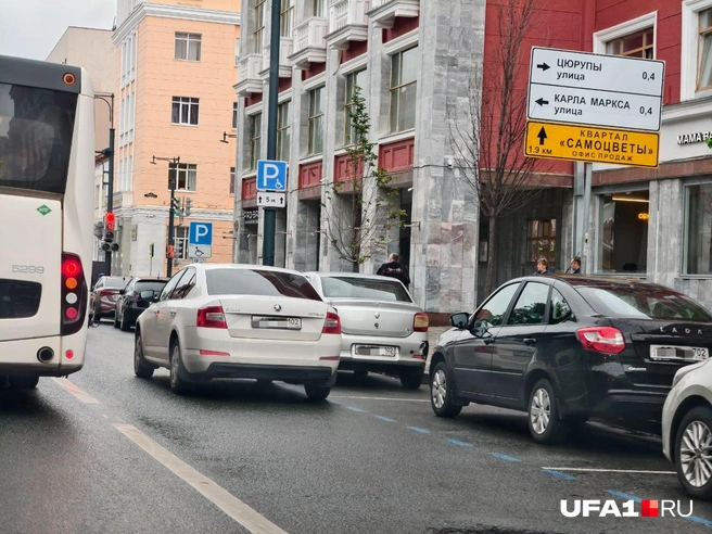 Тут он стоял на «аварийке» | Источник: Булат Салихов / UFA1.RU