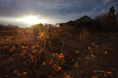 Сибирская глушь: омская деревня Денисовка на закате
