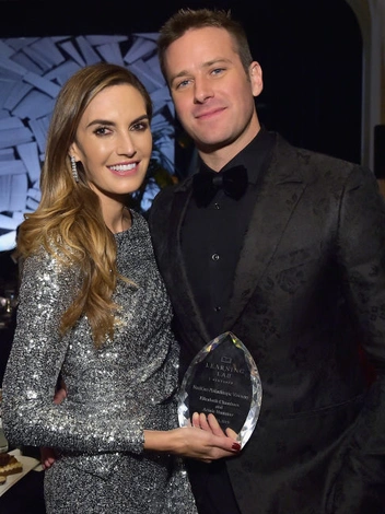 Арми Хаммер и Элизабет Чемберс, 2019 год