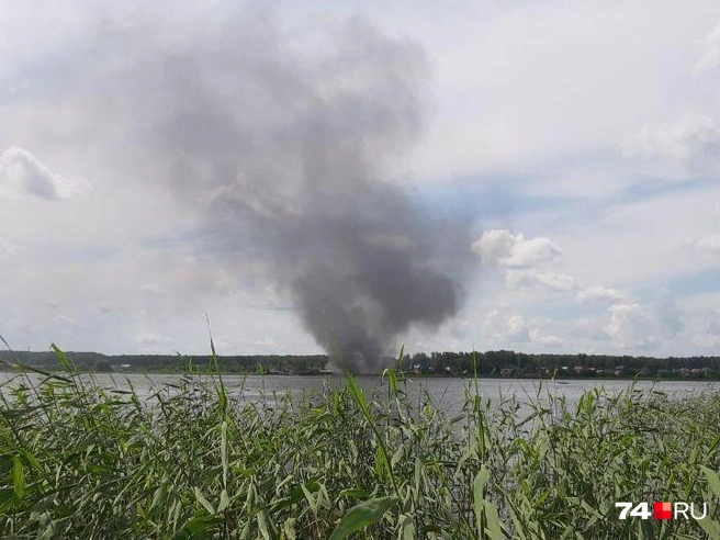 Комплекс расположен прямо на берегу озера | Источник: читатель 74.RU