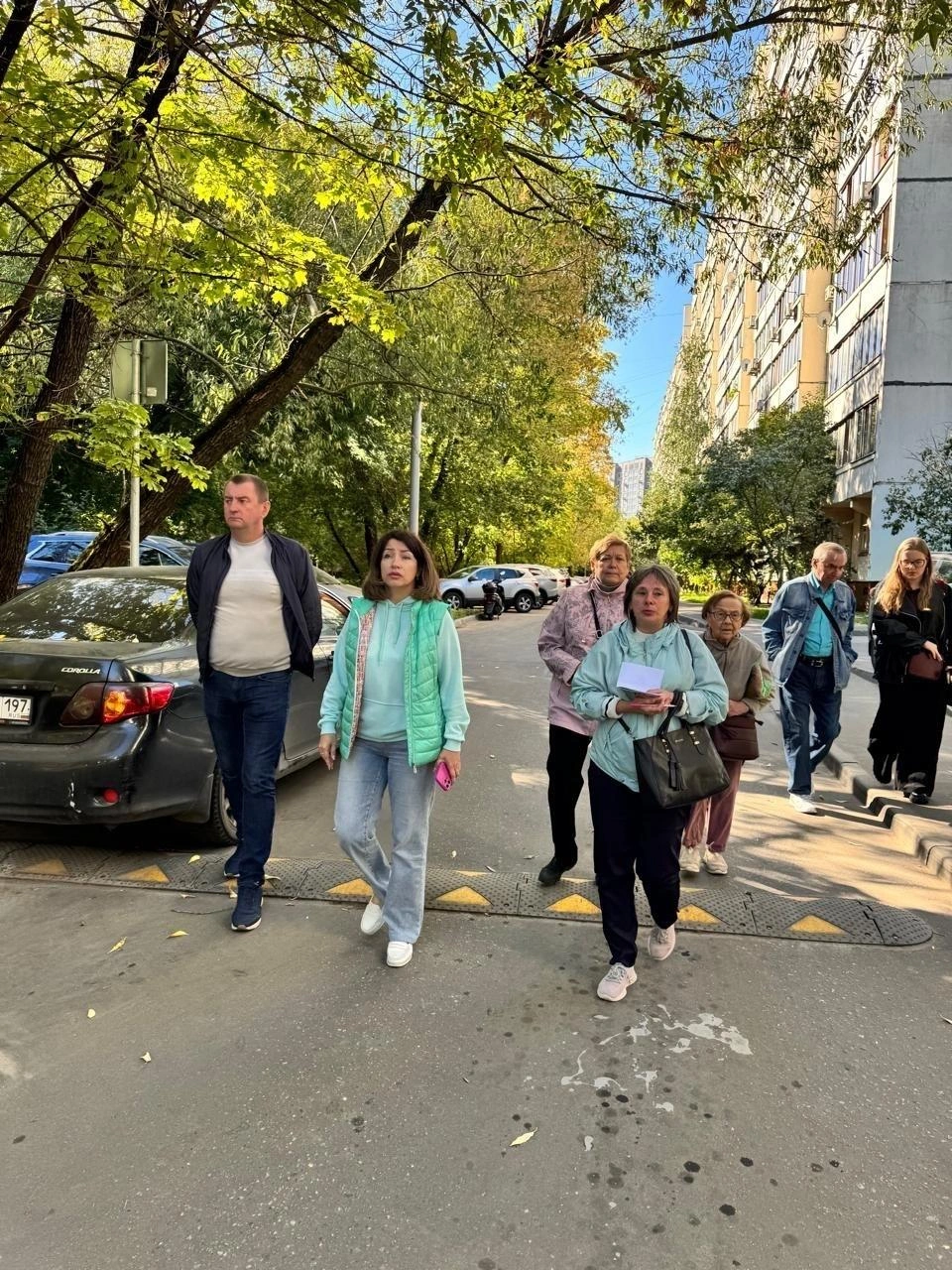Марина Столярова на обходе территории | Источник: Управа района Новогиреево города Москвы / Vk.com