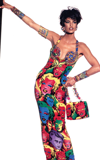 10 самых невероятных платьев Versace — от тропического наряда Дженнифер Лопес до мини-костюмов принцессы Дианы