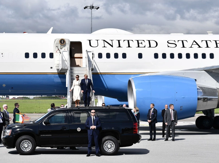Лидер США с супругой прибыли в Ирландию на президентском самолете, 5 июня 2019 года