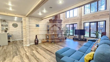 Эта печка&nbsp;— такой повод для гордости, что продавцы сфотографировали ее со всех возможных ракурсов | Источник: сайт бесплатных объявлений