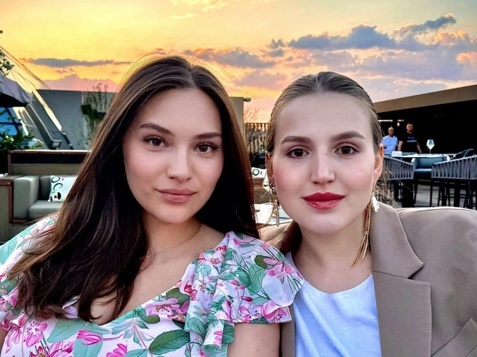 Телеведущий сделал все, чтобы дать дочерям хорошее образование