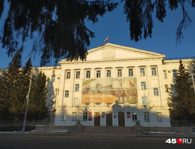 Можно принести документы по адресу: площадь Ленина, 1 | Источник: Надежда Тихомирова / 45.RU