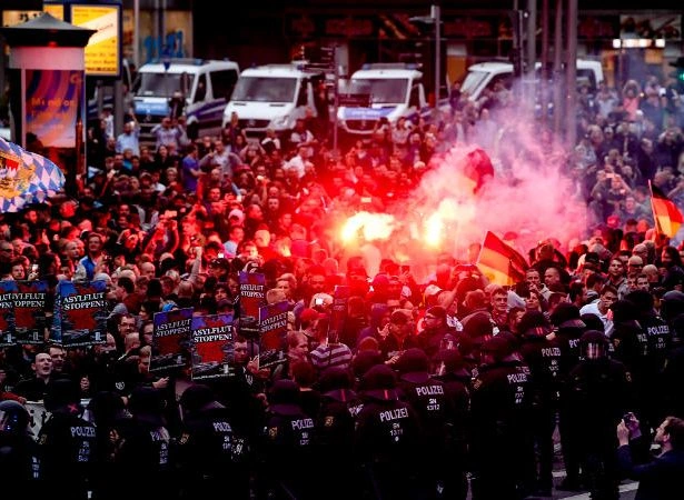 В Германии массовые акции ультраправых закончились беспорядками | ya62.ru
