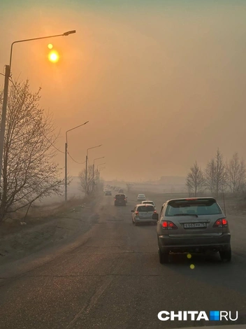 Вот откуда дым — пожар с полей перешел в пригород Читы | Источник: очевидец