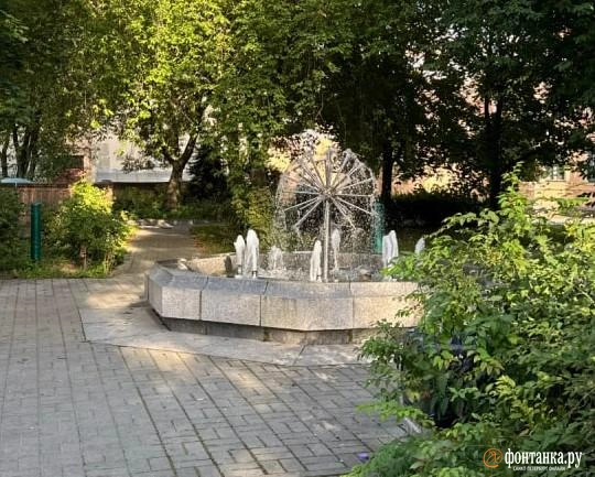 Во дворе квартала, метро «Нарвская» | Источник: Елена Николаева