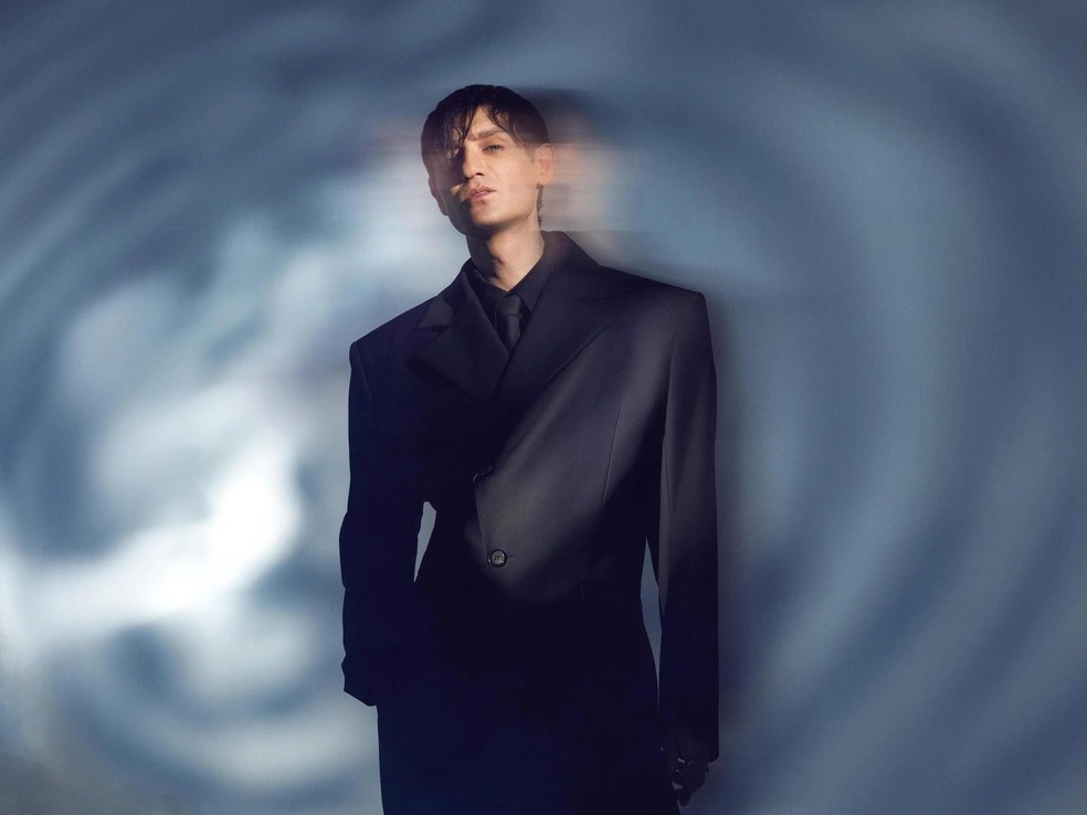 «Так создаются заговоры»: интервью с Александром Шепсом о запахе лжи, любви и возможностях экстрасенсов  | Источник: Дмитрий Андреев / dimacube.ru / ТНТ