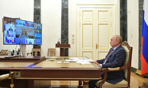 Фото №1 - «Чтобы на этом никто не наживался!» Путин призвал не допустить «наживания» за счет средств для борьбы с COVID-19
