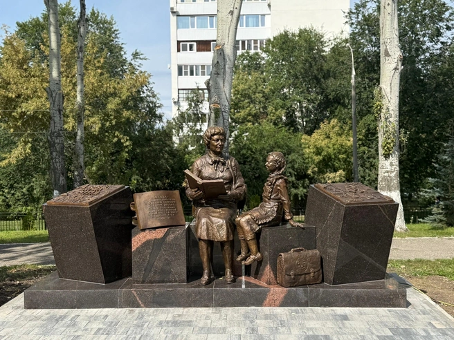 Памятник появился во дворе школы № 41 | Источник: Школа № 41 «Гармония» г. о. Самара / Vk.ru