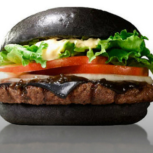 В меню японского Burger King появился «черный» бургер