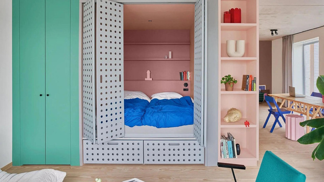 «Умное жилое ядро» со спальней в шкафу в Амстердаме