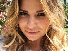 Галина Юдашкина с сыном спасаются от жары