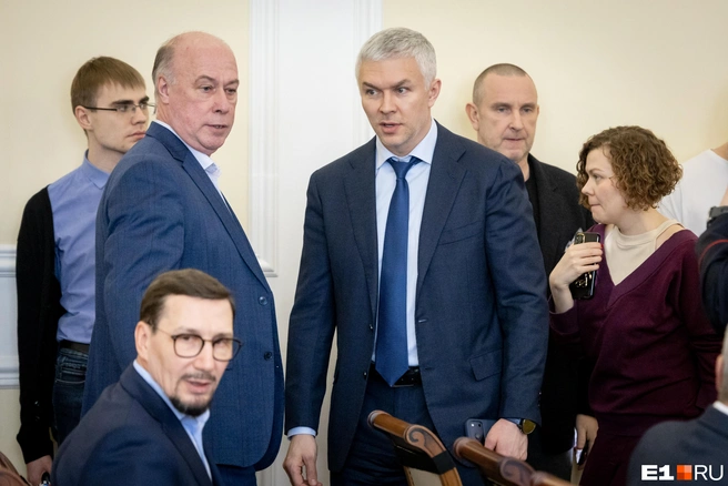 Заместители главы Екатеринбурга Сергей Плахотин, Владимир Гейко и Рустам Галямов после переназначения шефа временно работают в статусе исполняющих обязанности, как и другие замы | Источник: Владислав Лоншаков / E1.RU