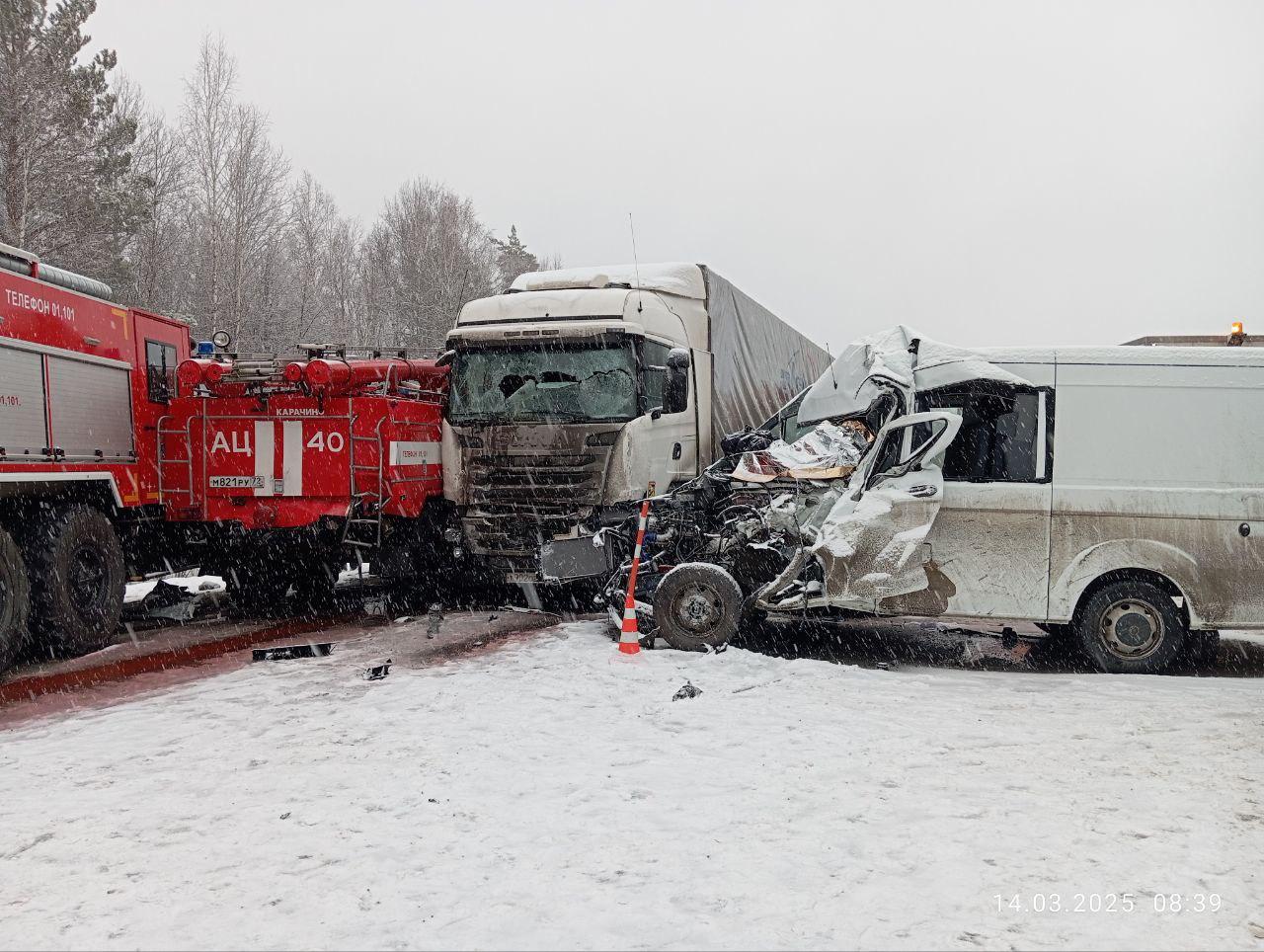 Развернуло. Подробности смертельного утреннего ДТП с автобусом на тюменской трассе 