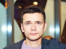 Илья Яшин делает вид, что не заметил свадьбы Собчак