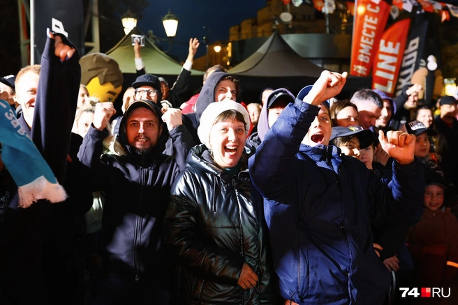 А вот черно-белые выстояли в трудный момент и забросили шайбу | Источник: Наталья Лапцевич