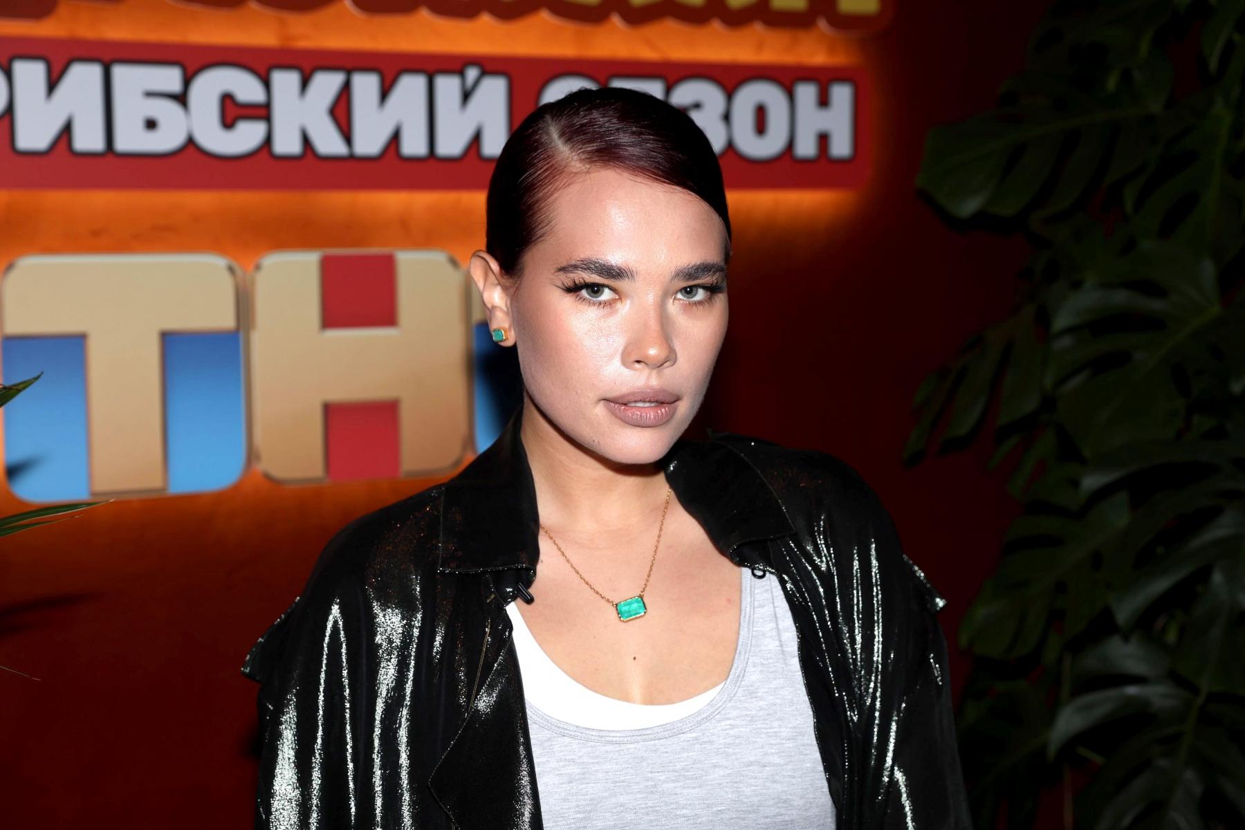 Непослушная Ася Резник разводится с мужем-режиссером он ей изменял