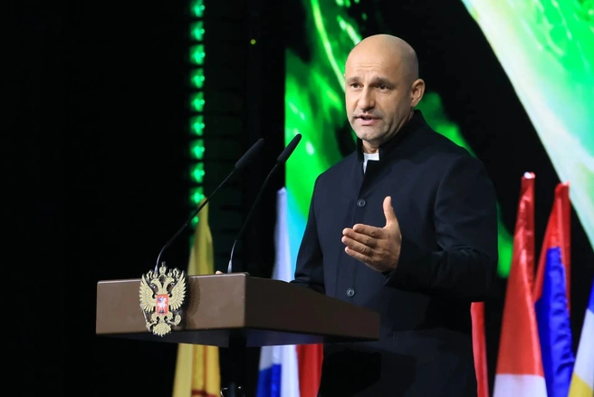 Полномочный представитель президента РФ в УрФО Артем Жога: «Уверен, что каждый проект, каждая ваша мысль, каждая ваша идея найдет воплощение в жизни» | Источник: пресс-служба правительства Челябинской области 