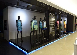 В Париже проходит выставка одежды Proenza Schouler