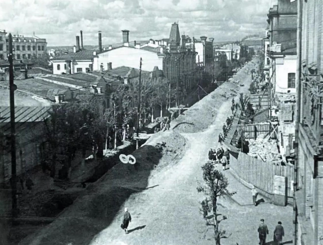 В начале 1950-х в центре Иркутска прокладывали магистральную канализацию и водопровод | Источник: автор неизвестен / Pastvu.com
