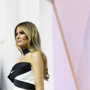 Мелания Трамп представила официальный портрет в Instagram-аккаунте Первой леди США