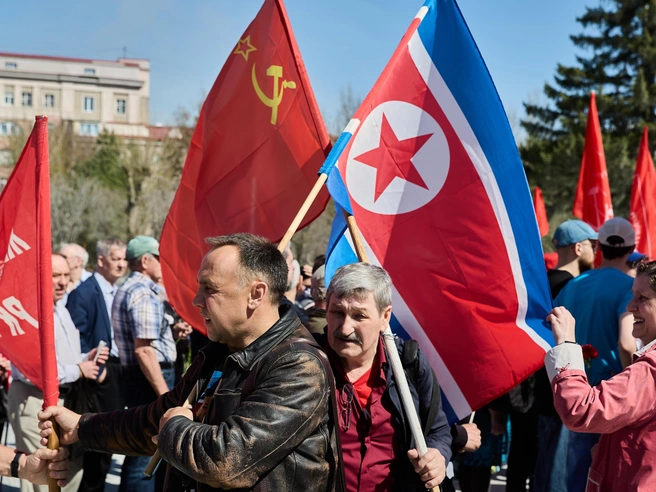 Анатолий Локоть отметил, что в этот день коммунисты празднуют 160-летие событий в Чикаго, когда рабочие впервые выступили за равные условия труда. | Источник: Александр Ощепков / NGS.RU