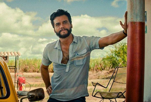 Главную роль в фильме исполнил Вагнер Моура, его игру уже оценили на «Золотом глобусе», где он победил в номинации «Лучший актер в драматическом фильме» | Источник: кадр из фильма «Секретный агент» (18+), реж. Клебер Мендонса Филью (Cirko Film, 2025)