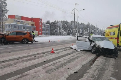 В Сургуте в лобовом столкновении погиб водитель
