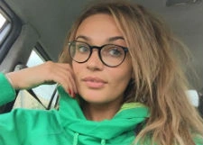 Алена Водонаева подарила родителям автомобиль мечты