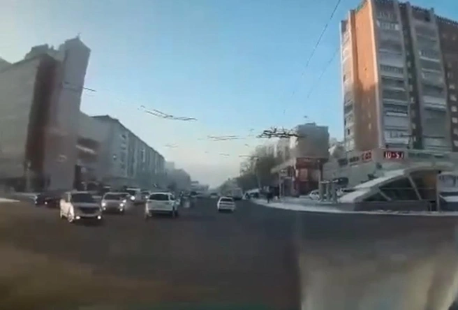 Через мгновение встречный автомобиль врежется | Источник: АСТ-54