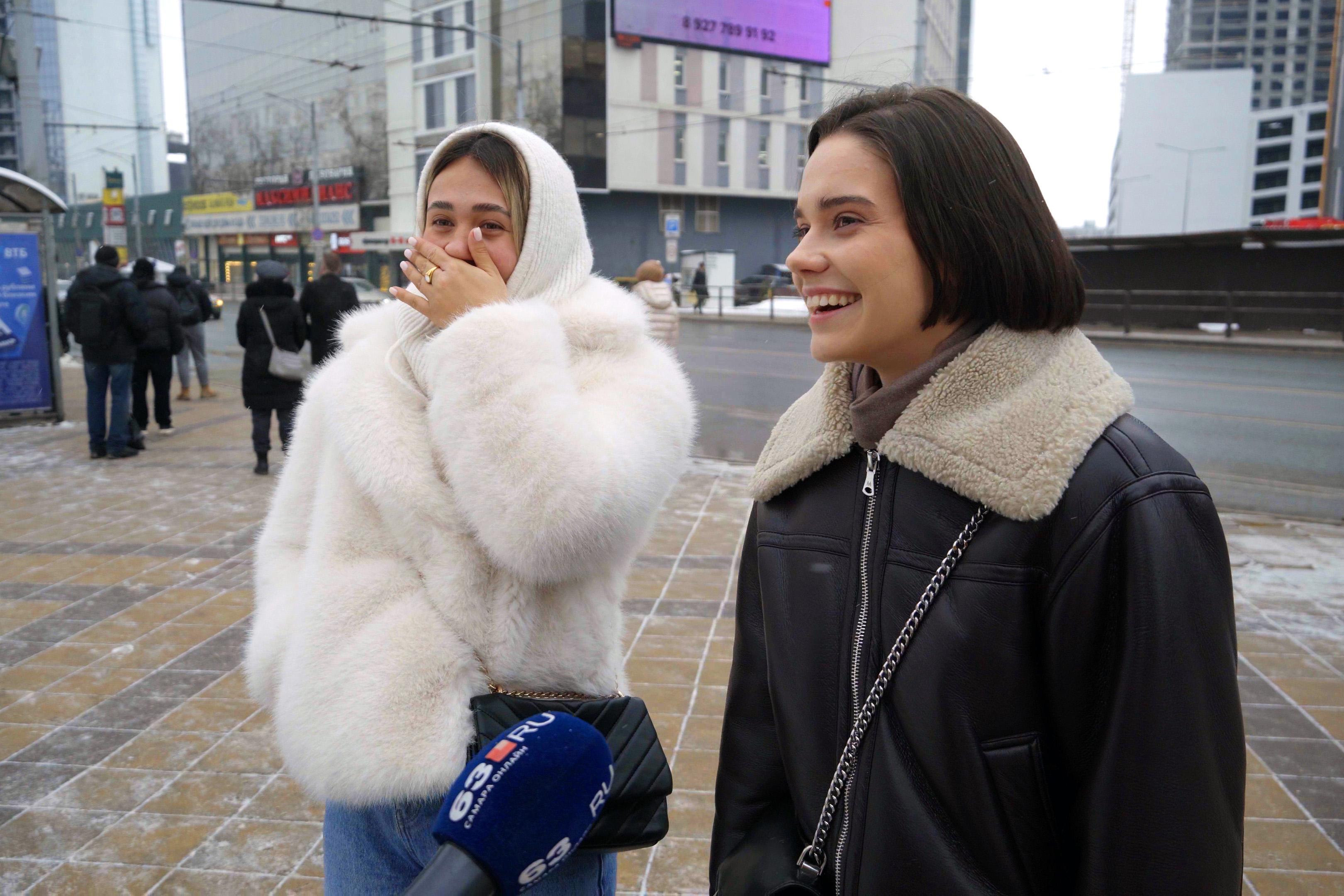 «Главное, чтобы мужчина не сидел на твоей шее»: чего женщины Самарской области ждут 8 Марта от кавалеров — видео 