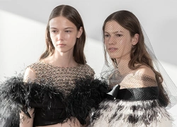 Все было так, пока не стало иначе: Giambattista Valli Couture FW18-19