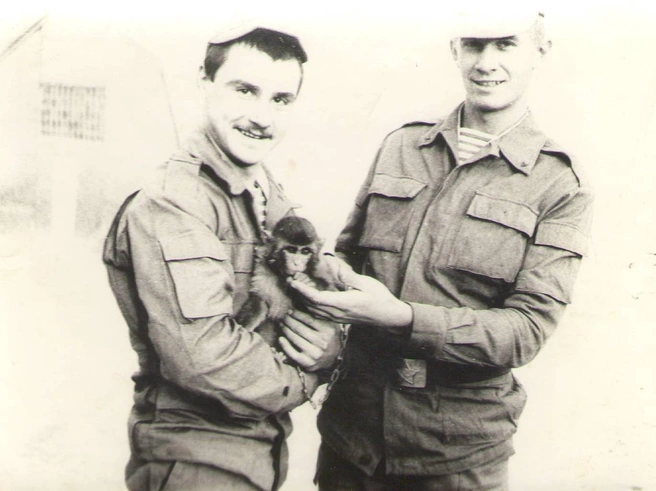 Виктор Шлыков (справа) с товарищем | Источник: архив Виктора Шлыкова