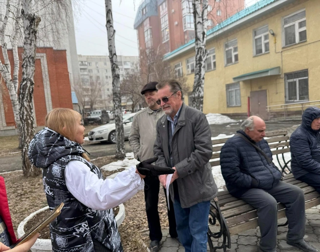 Не все смогли пройти в зал, но ждали Ивана Камшилова на улице  | Источник: Юлия Король 